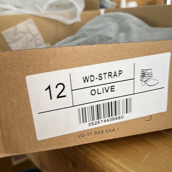 NIB-NWT Journee Collection Footwear - Picture 4 of 8